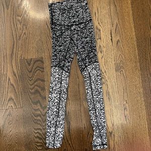 Women’s lululemon two toned 7/8 leggings - size 4 - worn twice
